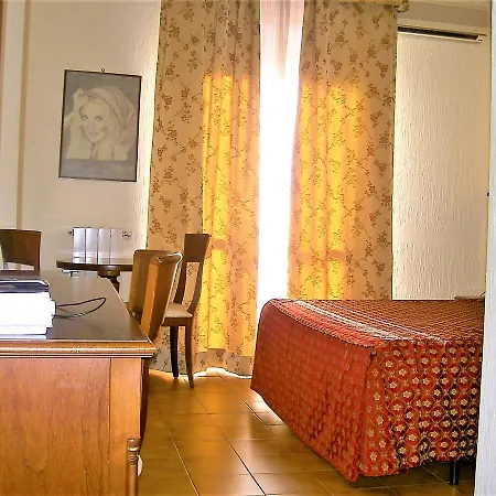 Cinecitta Ξενοδοχείο 3*